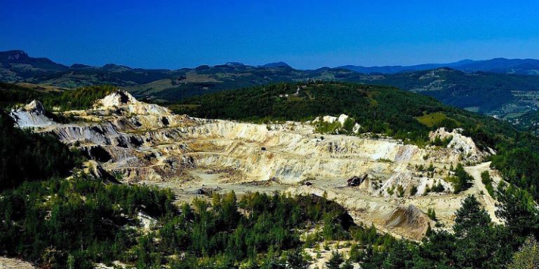 Barbarski relikt premaguje tehnološke delnice