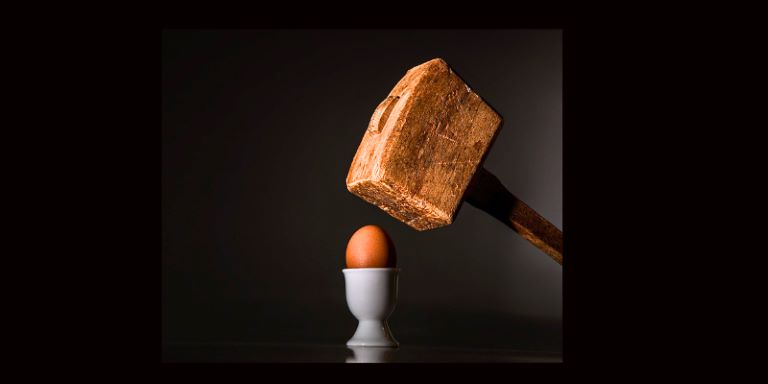 Kaj nas zgodovina uči o trgih v času vojaških napetosti