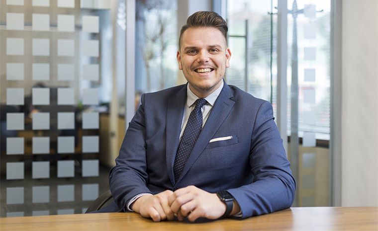 nakupi na obroke visa plačilna kartica nove kbm