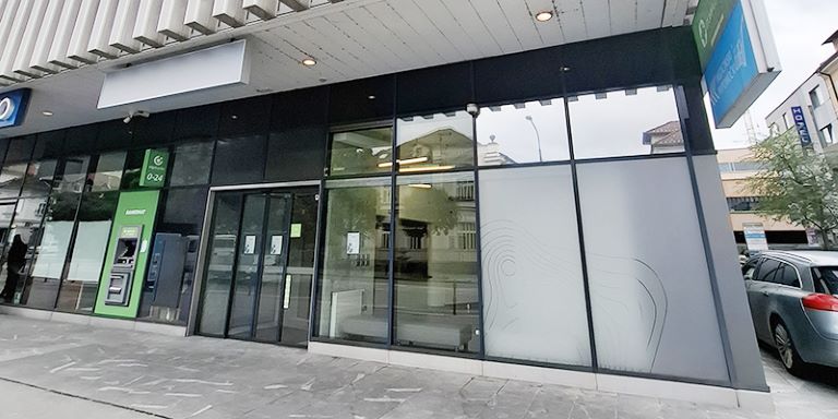 Poslovalnica Njegoševa, Njegoševa cesta 8