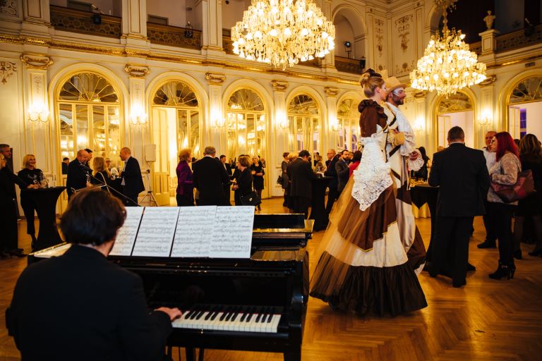 Premium doživetje z ogledom operete Netopir Premium doživetje z ogledom operete Netopir
